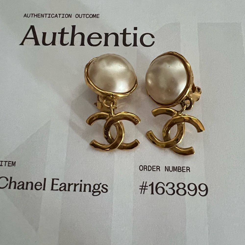 Chanel Vintage pearl CC earrings